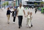 Amsterdam 3 juli 2022
Premiere de Grote slijmfilm in pathe Arena .
Jim Bakkum kwam met zijn kinderen en vriendjes