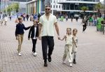 Amsterdam 3 juli 2022
Premiere de Grote slijmfilm in pathe Arena .
Jim Bakkum kwam met zijn kinderen en vriendjes