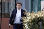 Rotterdam 25 maart 2022
John de Wolf en zijn vrouw Inge Zijdenbos trouwen in het Zalmhuis. Jochem Myjer trouwt ze.