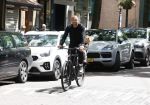 Amsterdam 13 juni 2022
Johnny Heitinga met zijn dochter Rixo in Amsterdam zuid