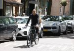 Amsterdam 13 juni 2022
Johnny Heitinga met zijn dochter Rixo in Amsterdam zuid