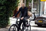 Amsterdam 13 juni 2022
Johnny Heitinga met zijn dochter Rixo in Amsterdam zuid
