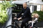 Amsterdam 13 juni 2022
Johnny Heitinga met zijn dochter Rixo in Amsterdam zuid