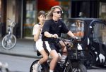 Amsterdam 18 juli 2022
Jordy Huisman met vriendin op electrische fiets