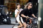 Amsterdam 18 juli 2022
Jordy Huisman met vriendin op electrische fiets