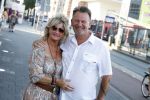Amsterdam 19 juli 2022
Laatste optreden Willeke Albertri in het concertgebouw. Binnenkomst gasten. Joshua Prins v Maasdam met zijn vrouw