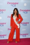 Amsterdam 25 juni 2022
Premiere zwanger en Co in Tuschinski .
Miss Nederland Julia Sinning