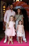 Amsterdam 3 juli 2022
Premiere Knor in Tuschinski.
Cast oa Alex Klaassen Henry v Loon en Jelka v Houten .
Kaja Wolffers met zijn vrouw en kinderen