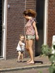 Monnickendam 19 juli 2022
Katja Schuurman met haar dochtertje Coco aan het winkelen