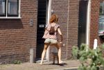 Monnickendam 19 juli 2022
Katja Schuurman met haar dochtertje Coco aan het winkelen