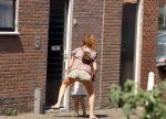 Monnickendam 19 juli 2022
Katja Schuurman met haar dochtertje Coco aan het winkelen