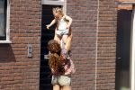 Monnickendam 19 juli 2022
Katja Schuurman met haar dochtertje Coco aan het winkelen