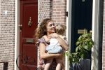 Monnickendam 19 juli 2022
Katja Schuurman met haar dochtertje Coco aan het winkelen