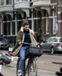 Amsterdam 16 maart 2022
Kim v Kooten op de fiets in Amsterdam zuid
