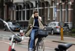 Amsterdam 16 maart 2022
Kim v Kooten op de fiets in Amsterdam zuid