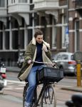 Amsterdam 16 maart 2022
Kim v Kooten op de fiets in Amsterdam zuid