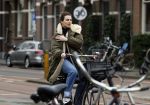Amsterdam 16 maart 2022
Kim v Kooten op de fiets in Amsterdam zuid