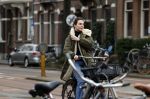 Amsterdam 16 maart 2022
Kim v Kooten op de fiets in Amsterdam zuid