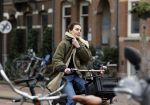 Amsterdam 16 maart 2022
Kim v Kooten op de fiets in Amsterdam zuid