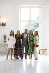 Den Haag 24 juni 2022
Het jaarlijkse fotouurtje in paleis Noordeinde. Aanwezig Koning Willem Alexander Koningin Maxima Prinses Amalia Prinses Alexia en Prinses Ariane