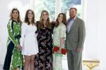 Den Haag 24 juni 2022
Het jaarlijkse fotouurtje in paleis Noordeinde. Aanwezig Koning Willem Alexander Koningin Maxima Prinses Amalia Prinses Alexia en Prinses Ariane