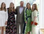 Den Haag 24 juni 2022
Het jaarlijkse fotouurtje in paleis Noordeinde. Aanwezig Koning Willem Alexander Koningin Maxima Prinses Amalia Prinses Alexia en Prinses Ariane