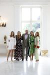 Den Haag 24 juni 2022
Het jaarlijkse fotouurtje in paleis Noordeinde. Aanwezig Koning Willem Alexander Koningin Maxima Prinses Amalia Prinses Alexia en Prinses Ariane