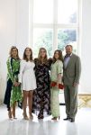 Den Haag 24 juni 2022
Het jaarlijkse fotouurtje in paleis Noordeinde. Aanwezig Koning Willem Alexander Koningin Maxima Prinses Amalia Prinses Alexia en Prinses Ariane