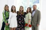 Den Haag 24 juni 2022
Het jaarlijkse fotouurtje in paleis Noordeinde. Aanwezig Koning Willem Alexander Koningin Maxima Prinses Amalia Prinses Alexia en Prinses Ariane