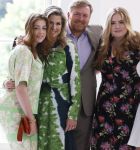Den Haag 24 juni 2022
Het jaarlijkse fotouurtje in paleis Noordeinde. Aanwezig Koning Willem Alexander Koningin Maxima Prinses Amalia Prinses Alexia en Prinses Ariane