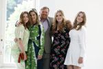 Den Haag 24 juni 2022
Het jaarlijkse fotouurtje in paleis Noordeinde. Aanwezig Koning Willem Alexander Koningin Maxima Prinses Amalia Prinses Alexia en Prinses Ariane