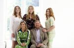 Den Haag 24 juni 2022
Het jaarlijkse fotouurtje in paleis Noordeinde. Aanwezig Koning Willem Alexander Koningin Maxima Prinses Amalia Prinses Alexia en Prinses Ariane