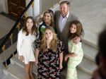 Den Haag 24 juni 2022
Het jaarlijkse fotouurtje in paleis Noordeinde. Aanwezig Koning Willem Alexander Koningin Maxima Prinses Amalia Prinses Alexia en Prinses Ariane