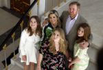 Den Haag 24 juni 2022
Het jaarlijkse fotouurtje in paleis Noordeinde. Aanwezig Koning Willem Alexander Koningin Maxima Prinses Amalia Prinses Alexia en Prinses Ariane