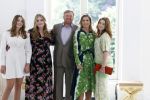 Den Haag 24 juni 2022
Het jaarlijkse fotouurtje in paleis Noordeinde. Aanwezig Koning Willem Alexander Koningin Maxima Prinses Amalia Prinses Alexia en Prinses Ariane