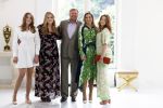 Den Haag 24 juni 2022
Het jaarlijkse fotouurtje in paleis Noordeinde. Aanwezig Koning Willem Alexander Koningin Maxima Prinses Amalia Prinses Alexia en Prinses Ariane