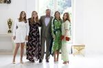 Den Haag 24 juni 2022
Het jaarlijkse fotouurtje in paleis Noordeinde. Aanwezig Koning Willem Alexander Koningin Maxima Prinses Amalia Prinses Alexia en Prinses Ariane