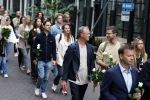 Amsterdam 6 juli 2022
Precies 1 jaar geleden werd op deze plek Peter R de Vries neergeschoten. De redaktie en presentatoren van RTL Boulevard leggen een witte roos neer . OA aanwezig Georgette Schlick Peter v d Vorst Sven Sauve Marieke Elsinga Vivienne v d Assem Aran Bade Jeroen Kijk in de Vegte Arno Kantelberg Eveline Stallaart Clarice Stenger Leon de Ruyter Dries Roelvink en Tim Oliehoek .