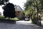 Huizen 19 juli 2022
Leontine Borsato bij de benzinepomp.