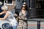 Huizen 19 juli 2022
Leontine Borsato bij de benzinepomp.