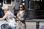 Huizen 19 juli 2022
Leontine Borsato bij de benzinepomp.