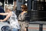 Huizen 19 juli 2022
Leontine Borsato bij de benzinepomp.