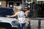 Huizen 19 juli 2022
Leontine Borsato bij de benzinepomp.