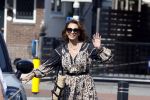Huizen 19 juli 2022
Leontine Borsato bij de benzinepomp.