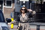 Huizen 19 juli 2022
Leontine Borsato bij de benzinepomp.
