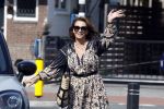 Huizen 19 juli 2022
Leontine Borsato bij de benzinepomp.