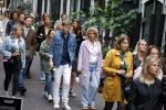 Amsterdam 6 juli 2022
Precies 1 jaar geleden werd op deze plek Peter R de Vries neergeschoten. De redaktie en presentatoren van RTL Boulevard leggen een witte roos neer . OA aanwezig Georgette Schlick Peter v d Vorst Sven Sauve Marieke Elsinga Vivienne v d Assem Aran Bade Jeroen Kijk in de Vegte Arno Kantelberg Eveline Stallaart Clarice Stenger Leon de Ruyter Dries Roelvink en Tim Oliehoek . Lex Uiting