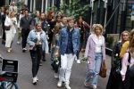Amsterdam 6 juli 2022
Precies 1 jaar geleden werd op deze plek Peter R de Vries neergeschoten. De redaktie en presentatoren van RTL Boulevard leggen een witte roos neer . OA aanwezig Georgette Schlick Peter v d Vorst Sven Sauve Marieke Elsinga Vivienne v d Assem Aran Bade Jeroen Kijk in de Vegte Arno Kantelberg Eveline Stallaart Clarice Stenger Leon de Ruyter Dries Roelvink en Tim Oliehoek . Lex Uiting