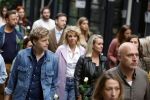 Amsterdam 6 juli 2022
Precies 1 jaar geleden werd op deze plek Peter R de Vries neergeschoten. De redaktie en presentatoren van RTL Boulevard leggen een witte roos neer . OA aanwezig Georgette Schlick Peter v d Vorst Sven Sauve Marieke Elsinga Vivienne v d Assem Aran Bade Jeroen Kijk in de Vegte Arno Kantelberg Eveline Stallaart Clarice Stenger Leon de Ruyter Dries Roelvink en Tim Oliehoek .