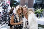 Amsterdam 14 juni 2022
 Presentatie shoeby kledinglijn van Lonneke Nooteboom bij Hotel Arena . Lonneke met haar zus